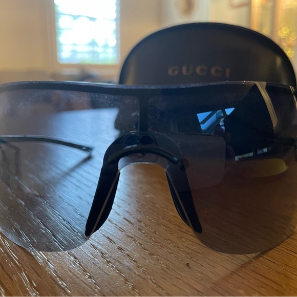 Authentic Gucci Sunglasses with Caee - Picture 7 of 12